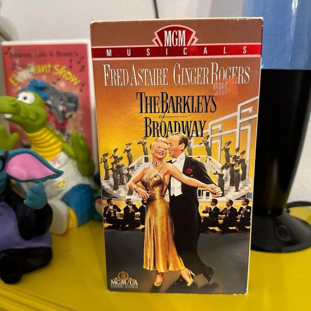 THE BARKLEYS‎ OF BROADWAY VHS